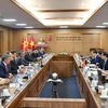 Representantes del Ministerio de Educación y Formación de Vietnam se reúnen con los delegados de la Agencia Federal Rusa para la Cooperación Humanitaria. (Fuente: VietnamPlus)