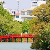 Paisaje del lago Hoan Kiem cada vez que Hanoi entra en los últimos días del otoño (Foto: VNA)