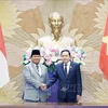 El presidente de la Asamblea Nacional de Vietnam, Tran Thanh Man, con el presidente electo de Indonesia, Prabowo Subianto. (Fuente: VNA)