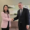 La vicecanciller vietnamita Nguyen Minh Hang y Jeppe Tranholm-Mikkelsen, vicesecretario de Estado permanente del Ministerio de Asuntos Exteriores de Dinamarca. (Fuente: VNA)