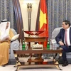 El primer ministro de Vietnam, Pham Minh Chinh, y el ministro de Inversiones de Arabia Saudita, Khalid bin Abdulaziz Al-Falih. (Fuente: VNA)