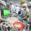 北江省陆岸县食品进出口股份公司荔枝罐头加工出口线。图自越通社