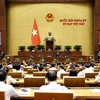 越南文化体育和旅游部长阮文雄回答国会代表的质问。图自越通社