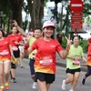 数千人参加“致力于无毒品社区”跑步比赛。图自越通社
