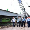 越南政府总理范明政率团赴芹苴-金瓯高速公路建设项目施工现场开展督导检查。图自越通社