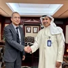 越南驻科威特大使阮德胜（左）和科威特国家航空公司（Kuwait Airways）董事长Abdulmohsen Salem Alfagaan。图自《国际报》 