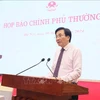 Le ministre et chef du Bureau gouvernemental, Tran Van Son, porte-parole du gouvernement, préside la conférence de presse, le 6 juillet 2024 à Hanoï. Photo: VGP