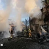 Des pompiers dans une zone touchée par une roquette lancée depuis le Liban à Kiryat Bialik, dans le nord d'Israël, le 22 septembre. Photo: Xinhua/VNA