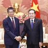 Le président de l'Assemblée nationale, Tran Thanh Man (droite), et l'ambassadeur du Japon au Vietnam, Ito Naoki. Photo: VNA