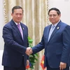 Le Premier ministre Pham Minh Chinh (droite) et son homologue cambodgien, Samdech Hun Manet. Photo: VNA