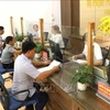 Des gens se rendent au Service Administratif de la commune Viet Thanh (district de Tran Yen, province de Yen Bai) pour effectuer les démarches administratives. Photo: VNA