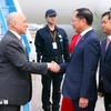 Le roi du Cambodge, Preah Bat Samdech Preah Boromneath Norodom Sihamoni, et le vice-Premier ministre et ministre des Affaires étrangères, Bui Thanh Son. Photo: VNA