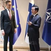 Le vice-Premier ministre Tran Hong Ha (droite) et le président finlandais, Alexander Stubb. Photo: https://baotintuc.vn/