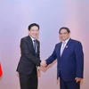 Vietnamese Prime Minister Pham Minh Chinh (right) and his Singaporean counterpart Lawrence Wong meets in Vientiane, Laos, on October 9. (Photo: VNA)