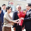 National Assembly Chairman Tran Thanh Man is greeted at Wattay International Airport in Vientiane, Laos. (Photo: VNA)