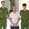 Bui Van Tuan (centre) at the police station (Photo: baothanhhoa.vn)