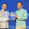 Thai Deputy Prime Minister Anutin Charnvirakul (right) receives the white paper from Sanan Angubolkul, Chairman of the Thai Chamber of Commerce and Board of Trade. (Screenshot via Bangkok Post) 