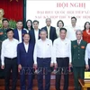 Party General Secretary To Lam (first row, fourth from left) and Hung Yen voters. (Photo: VNA)