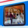 乘坐“连接中部遗产”的顺化—岘港旅游专列的乘客。图自越通社