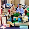 越南企业在由同奈省举办的2023年越日贸易对接会上介绍其产品。图自互联网