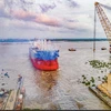 在越南建造的最大货轮下水。图自kinhtedothi.vn