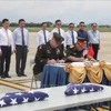 在越南战争时期失踪的美国军人遗骸（MIA）第165次交接仪式于6月26日在岘港国际机场举行。图自越通社