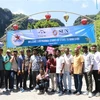 A group of 4,500 visitors organised by an Indian billionaire's pharmaceutical company arrives in Ninh Binh province on August 28, beginning their journey to explore the Trang An eco-tourism site in Hoa Lu District. (Photo: VNA)