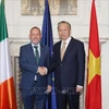 Party General Secretary and State President To Lam (R) meets Jerry Buttimer, Cathaoirleach of the Seanad Éireann (speaker of the upper house) of Ireland in Dublin on October 3. (Photo: VNA)