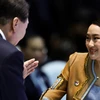 Korean President Yoon Suk Yeol greets Thai Prime Minister Paetongtarn Shinawatra at the start of their talks at the National Convention Centre in Vientiane on October 10. (Photo: bangkokpost.com) 