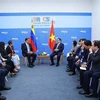 Prime Minister Pham Minh Chinh (right, centre) meets with Venezuelan President Nicolas Maduro. (Photo: VNA)