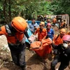 Rescuers transfer the body of a victim at the site of a landslide at Cisarakan village in Sukabumi Regency, West Java Province, Indonesia on December 7. (Photo: Xinhua)