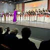 Soirée en l'honneur du 15e anniversaire de la chorale « Hop ca Que huong » en France. Photo: VNA