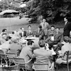 Une conférence de presse présidée par le Premier ministre Pham Van Dong, en marge de la Conférence de Genève en 1954. Photo: VNA