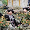 Les Lao choisissent leurs plus belles tenues traditionnelles à porter lors des festivals et célébrations. Photo: VNA