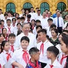 El presidente To Lam y los niños y delegados en el encuentro (Fuente: VNA)