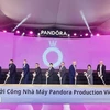 En la ceremonia de inicio de la construcción de la instalación de Pandora en Binh Duong (Fuente: VNA)