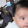 Una enfermera prepara una vacuna Bacillus Calmette-Guérin (BCG) contra la tuberculosis durante un programa nacional de inmunización infantil en un puesto de servicios integrados en Banda Aceh, Aceh, el 9 de junio de 2022 (Foto: AFP)
