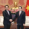 El presidente de la Asamblea Nacional de Vietnam, Tran Thanh Man (derecha), y el vicepresidente del Consejo Regional Representativo (Cámara Alta) de Indonesia, H.Mahyudin. (Fuente: VNA)