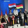 Bao Phuong Vinh (de pie a la izquierda en el podio) terminó segundo en el evento de tres bandas de la Copa Mundial de Ankara en Turquía (Foto: nld.com.vn)