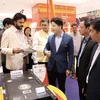 Empresas de mecánica eléctrica de Ciudad Ho Chi Minh presenta productos a los socios indios en el marco de la conferencia (Fuente: VNA)