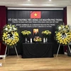 La ceremonia fúnebre en memoria del secretario general Nguyen Phu Trong en la embajada de Vietnam en Francia (Fuente: VNA)