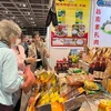 Los visitantes en un stand de Vietnam en la Feria de alimentos vegetarianos de Asia en Hong Kong (China) (Fuente: VNA)