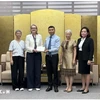 El vicepresidente del Comité Popular de Da Nang, Ho Ky Minh (centro) y la cónsul general de Australia en Ciudad Ho Chi Minh, Sarah Hooper (segunda desde derechaa) (Fuente: VNA)