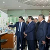 Los líderes de Petrovietnam informan al primer ministro Pham Minh Chinh sobre la investigación del Instituto del Petróleo de Vietnam sobre la captura y almacenamiento de CO2. (Fuente: Petrovietnam)