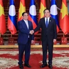 El primer ministro de Vietnam, Pham Minh Chinh (izquierda), y su homólogo laosiano, Sonexay Siphandone. (Fuente: VNA)