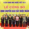 El viceprimer ministro Ho Duc Phoc, los líderes del Banco Estatal de Vietnam y los líderes de los cuatro bancos (Fuente: Vietnam+)