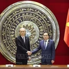 El presidente de la Asamblea Nacional de Vietnam, Tran Thanh Man (derecha) y el presidente del Tribunal Popular Supremo de China, Zhang Jun. (Fuente: VNA)