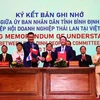 En la firma del memorando de entendimiento entre Binh Dinh y la Asociación de Empresas Tailandesas en Vietnam (Fuente: VNA)