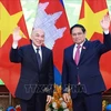 El primer ministro de Vietnam, Pham Minh Chinh (derecha) y el Rey camboyano Norodom Sihamoni (Fuente: VNA)