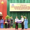 Líderes de la provincia de An Giang reciben donaciones de individuos y organizaciones (Fuente: VNA) 